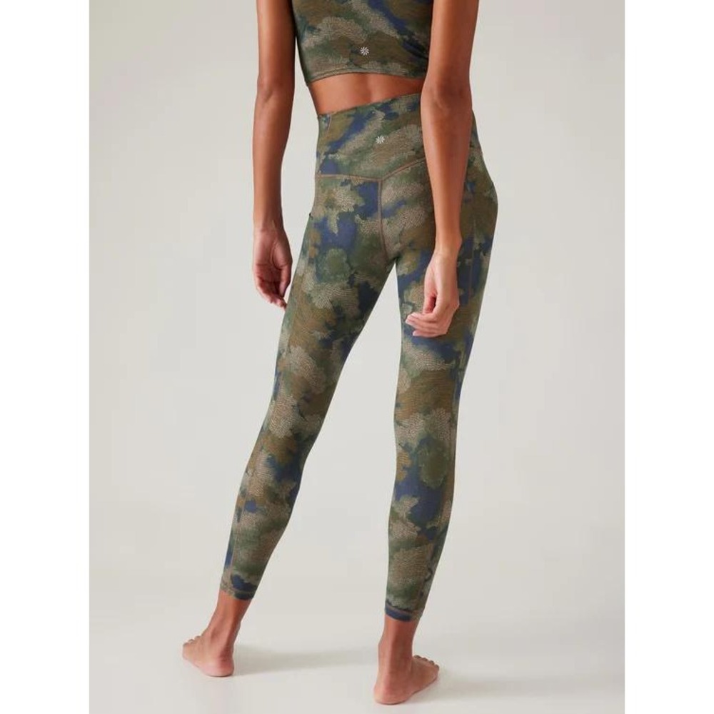 Athleta Salutation Stash 7/8 Tight Camouflage High Rise Green‎ Size XS